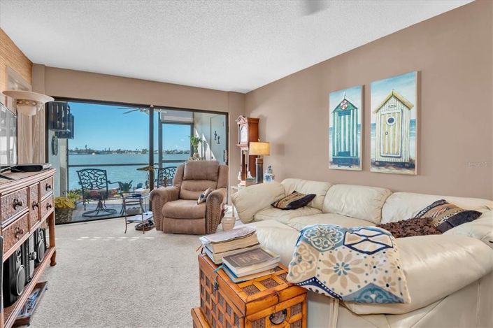 Image No.10-2 Bed Property for sale