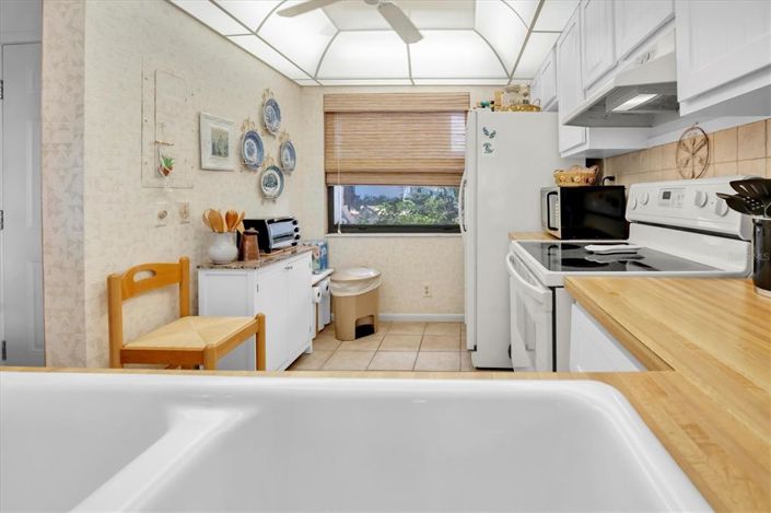 Image No.18-2 Bed Property for sale