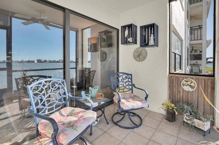 Image No.27-2 Bed Property for sale