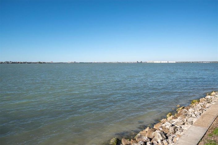 Image No.33-2 Bed Property for sale