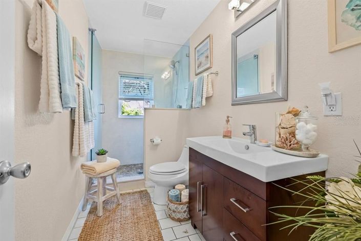 Image No.22-6 Bed Property for sale