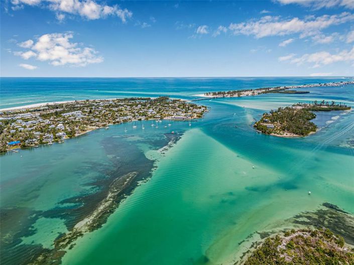 Image No.41-6 Bed Property for sale