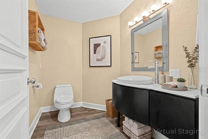 Image No.8-6 Bed Property for sale