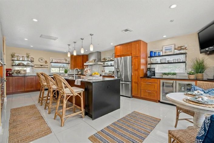 Image No.9-6 Bed Property for sale