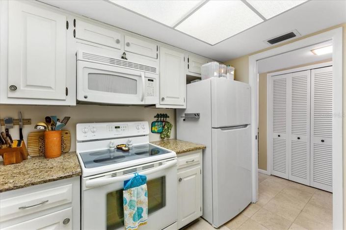 Image No.11-2 Bed Property for sale