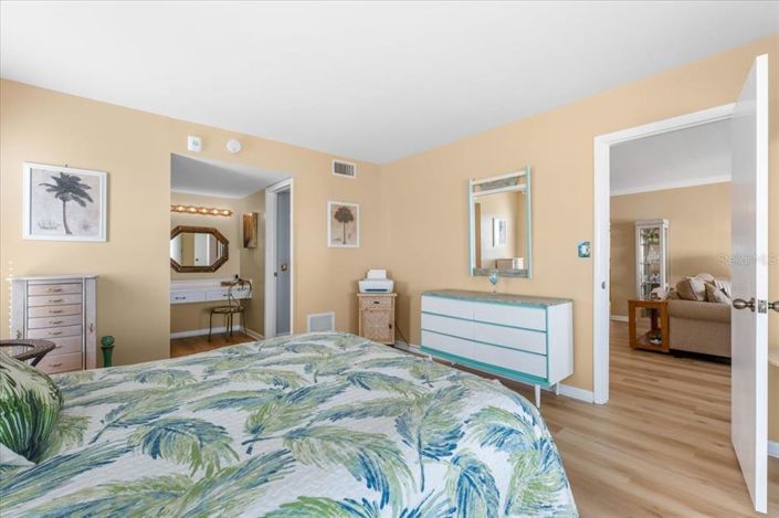 Image No.15-2 Bed Property for sale