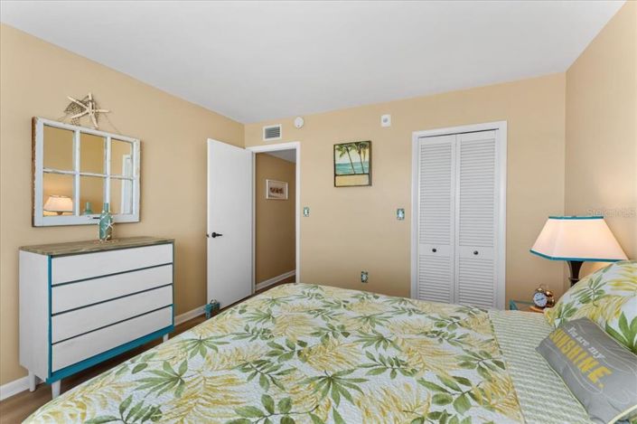 Image No.25-2 Bed Property for sale