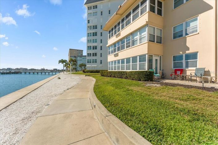 Image No.30-2 Bed Property for sale