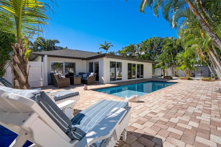 Image No.2-2 Bed Property for sale