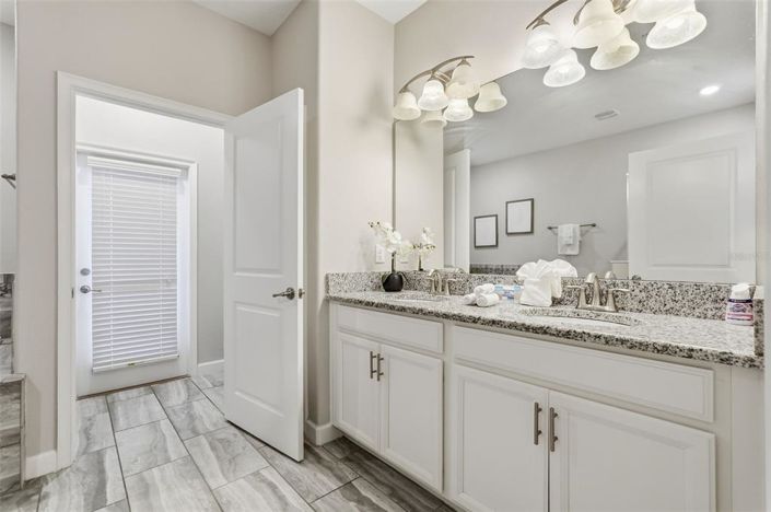 Image No.25-8 Bed Property for sale