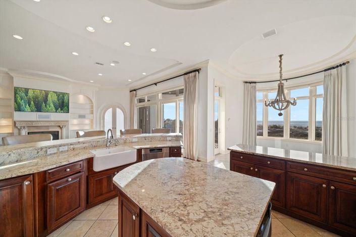 Image No.11-5 Bed Property for sale