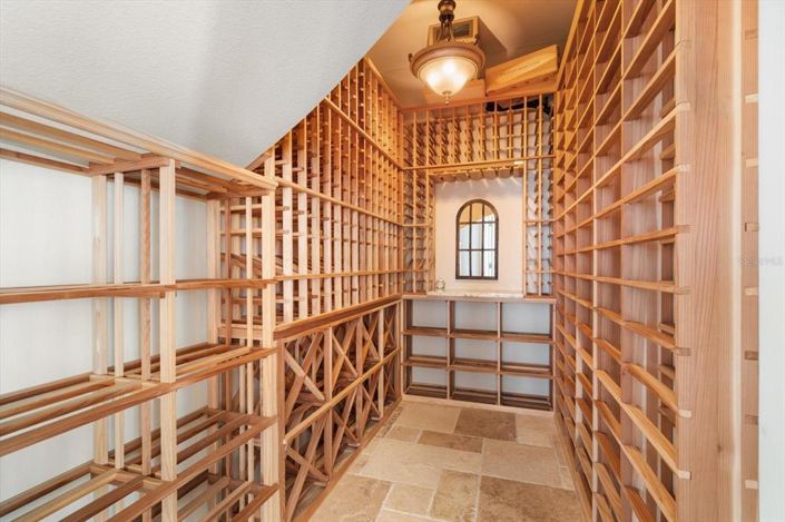 Image No.25-5 Bed Property for sale