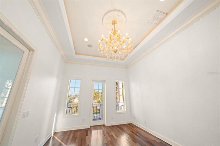 Image No.28-5 Bed Property for sale