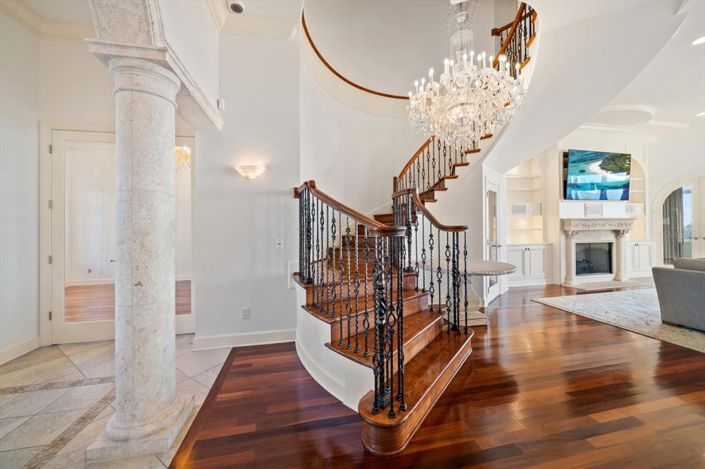 Image No.30-5 Bed Property for sale