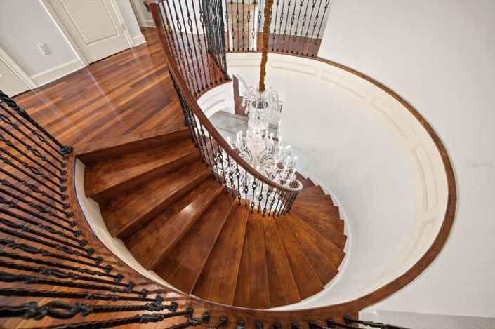 Image No.31-5 Bed Property for sale