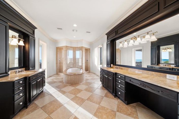 Image No.36-5 Bed Property for sale