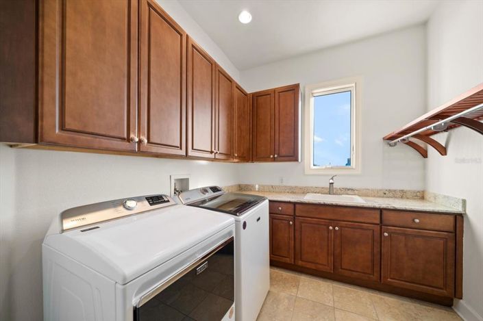 Image No.55-5 Bed Property for sale