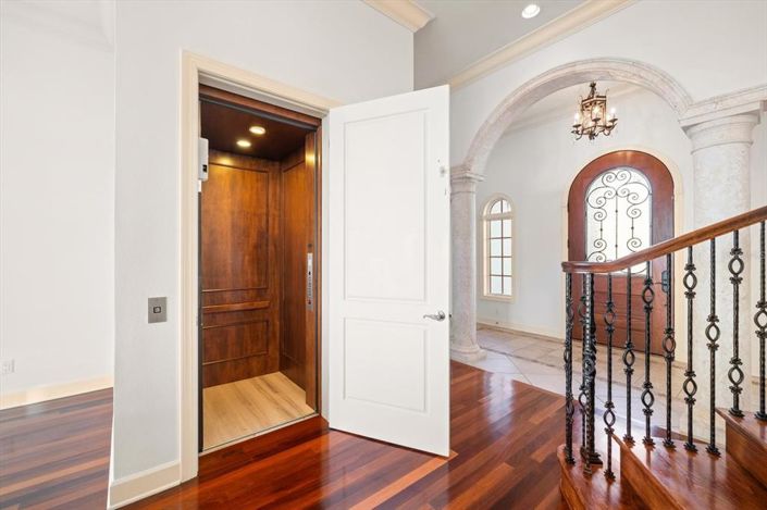 Image No.56-5 Bed Property for sale