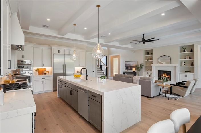 Image No.10-5 Bed Property for sale