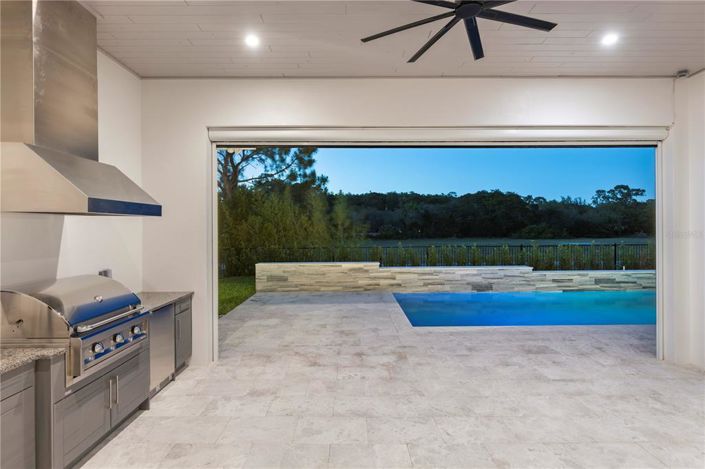 Image No.22-5 Bed Property for sale