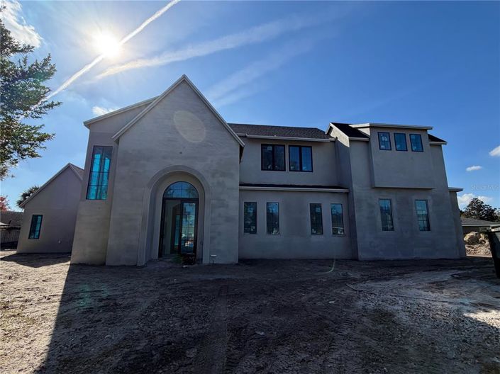 Image No.2-5 Bed Property for sale