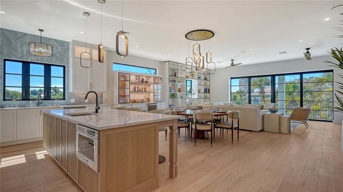 Image No.6-4 Bed Property for sale