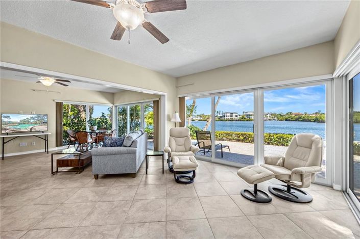 Image No.27-2 Bed Property for sale