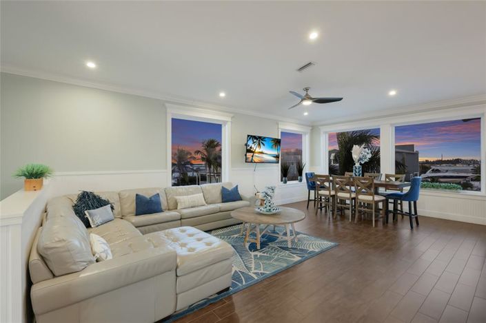 Image No.14-5 Bed Property for sale