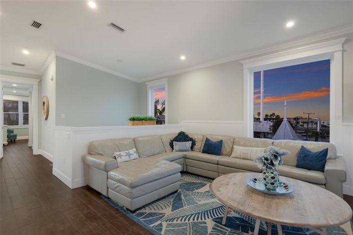 Image No.16-5 Bed Property for sale