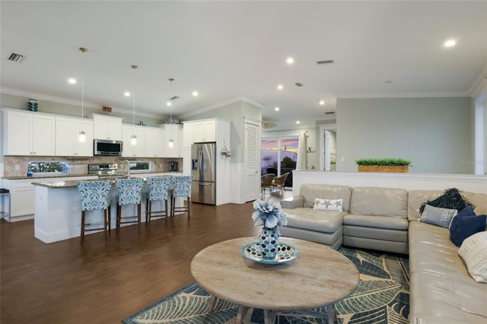 Image No.17-5 Bed Property for sale