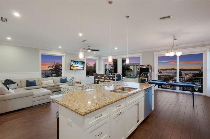 Image No.22-5 Bed Property for sale