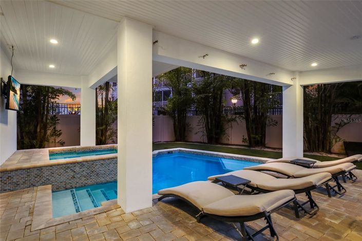 Image No.26-5 Bed Property for sale