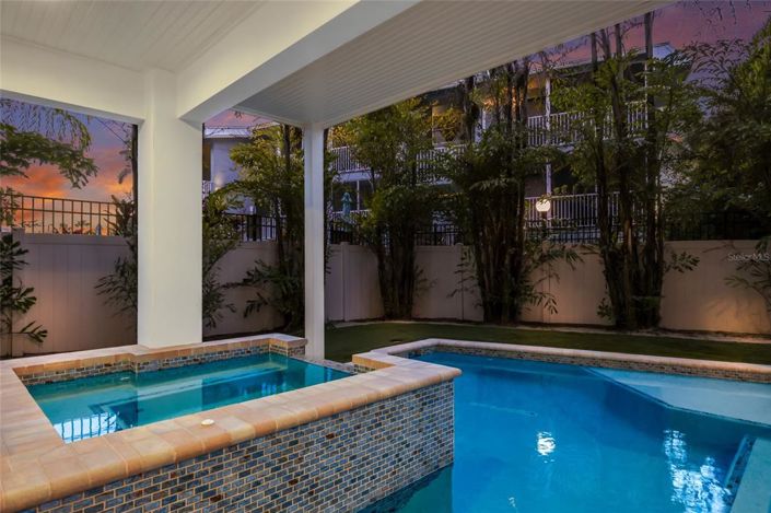 Image No.27-5 Bed Property for sale