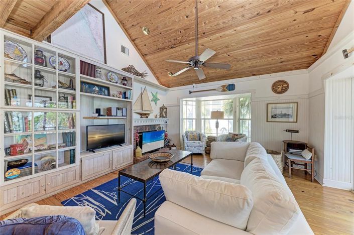 Image No.10-3 Bed Property for sale