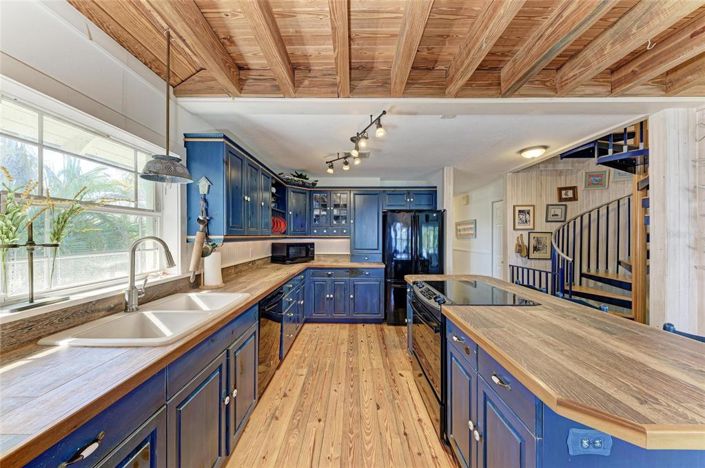 Image No.6-3 Bed Property for sale