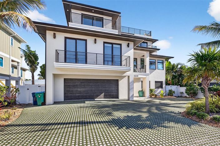 Image No.2-4 Bed Property for sale