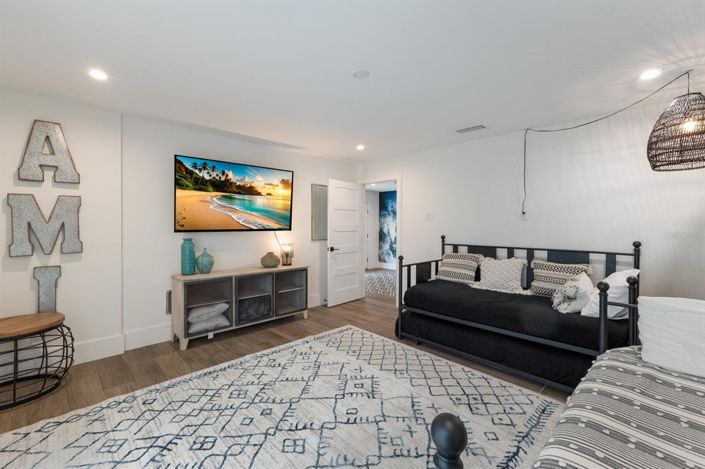 Image No.8-4 Bed Property for sale