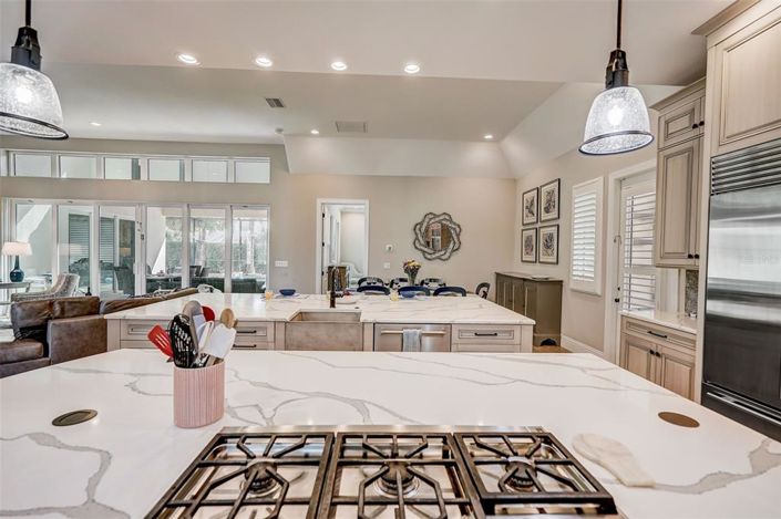 Image No.10-5 Bed Property for sale