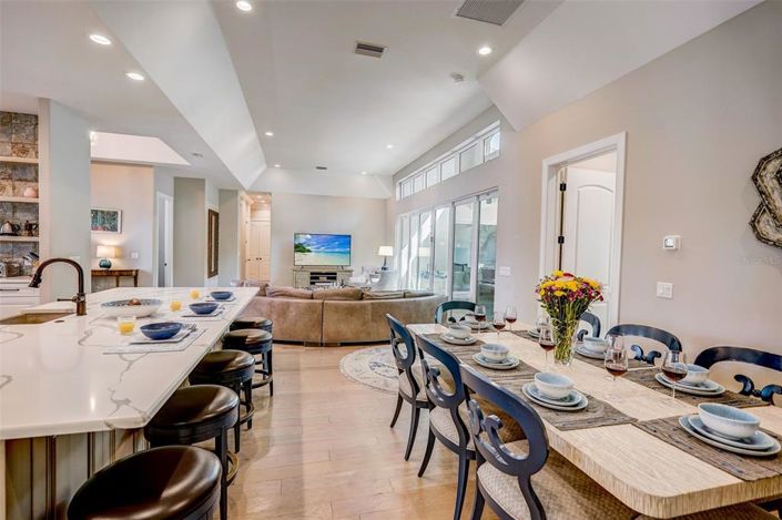 Image No.12-5 Bed Property for sale