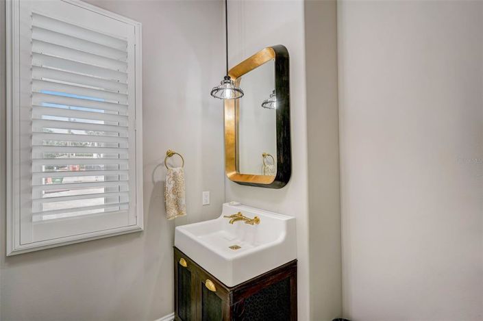 Image No.15-5 Bed Property for sale