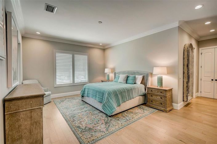 Image No.16-5 Bed Property for sale