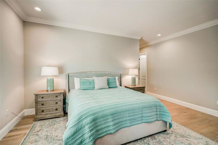 Image No.17-5 Bed Property for sale