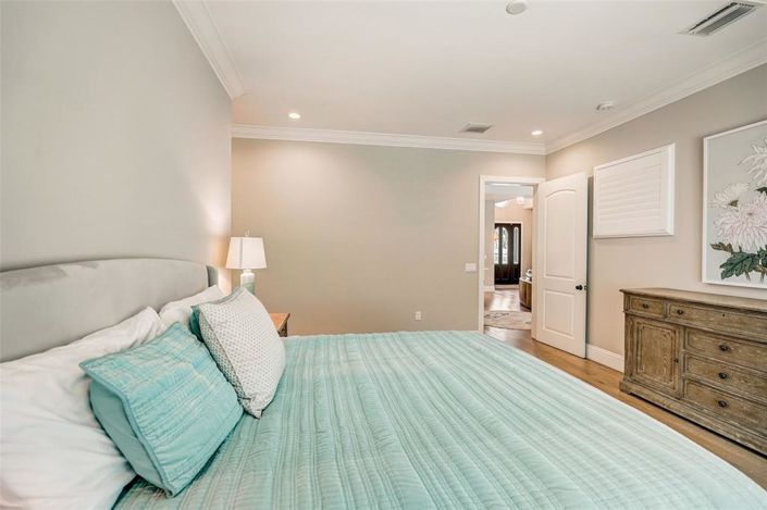 Image No.18-5 Bed Property for sale