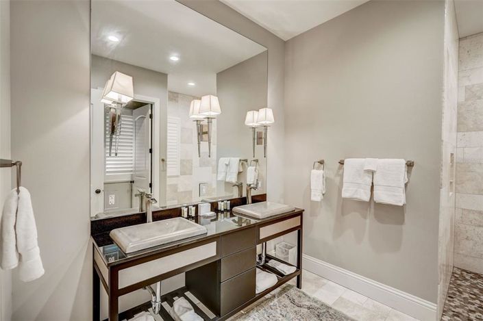 Image No.20-5 Bed Property for sale