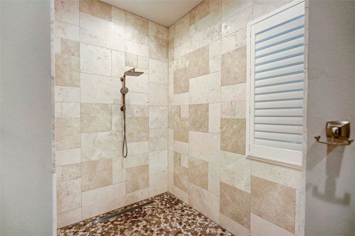 Image No.22-5 Bed Property for sale