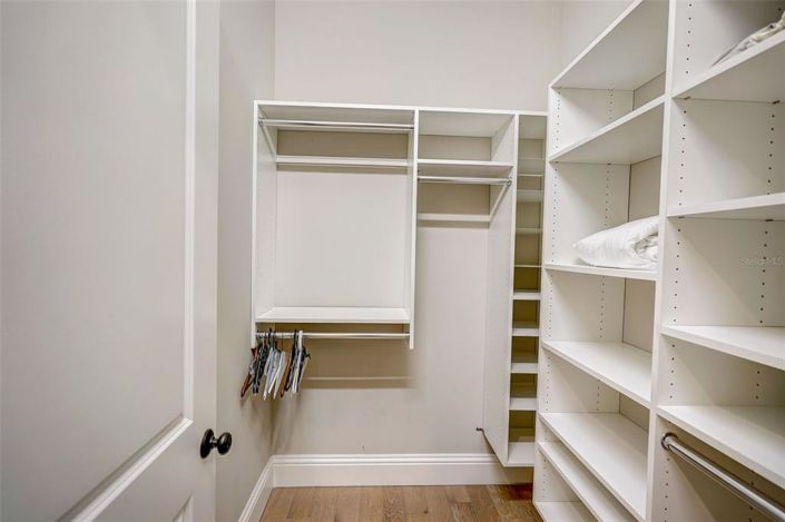 Image No.23-5 Bed Property for sale