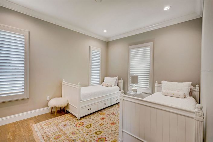 Image No.25-5 Bed Property for sale