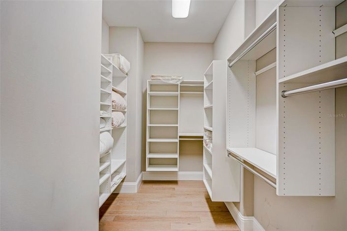 Image No.28-5 Bed Property for sale