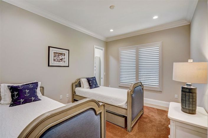 Image No.30-5 Bed Property for sale