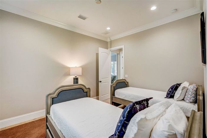 Image No.32-5 Bed Property for sale